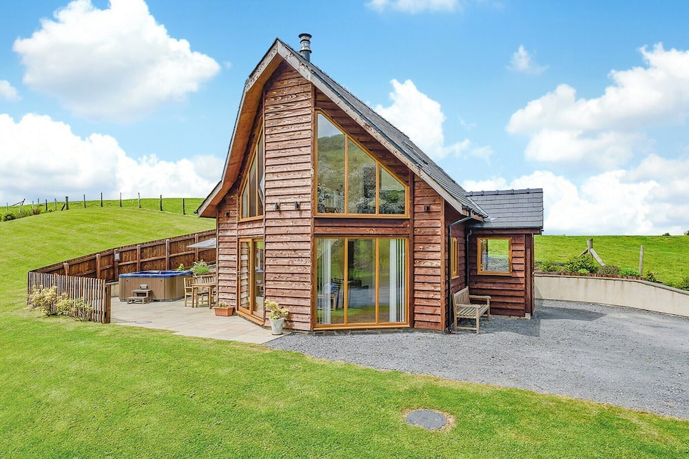 Caersws Ski Chalet | Outstanding open plan two storey lodge.
