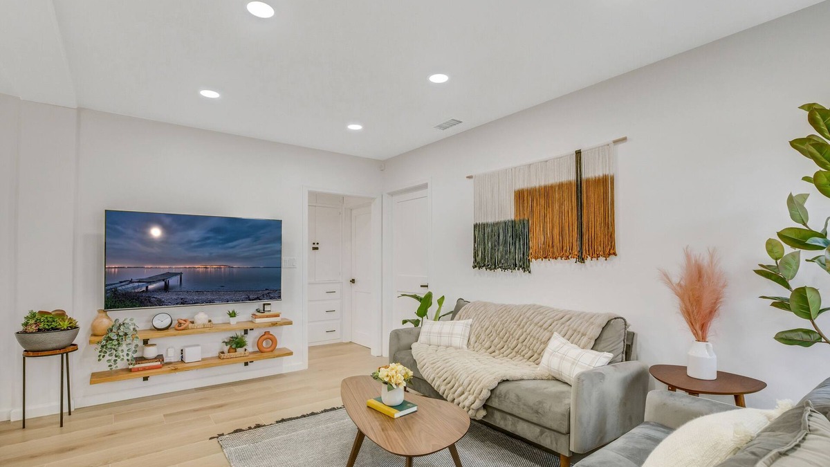 Azusa House | Outstanding Relaxing Quiet Vacation House with spacious Backyard - Azusa City