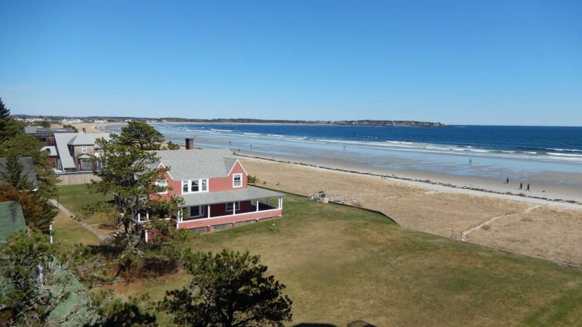 Old Orchard Beach Condo | Outstanding sea views of pine in this 2-bedroom apartment on the beach