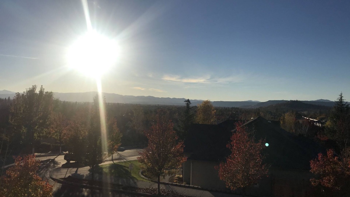 Eagle Point House | Outstanding view of all the Rogue Valley and 1.5 from Eagle point golf course.