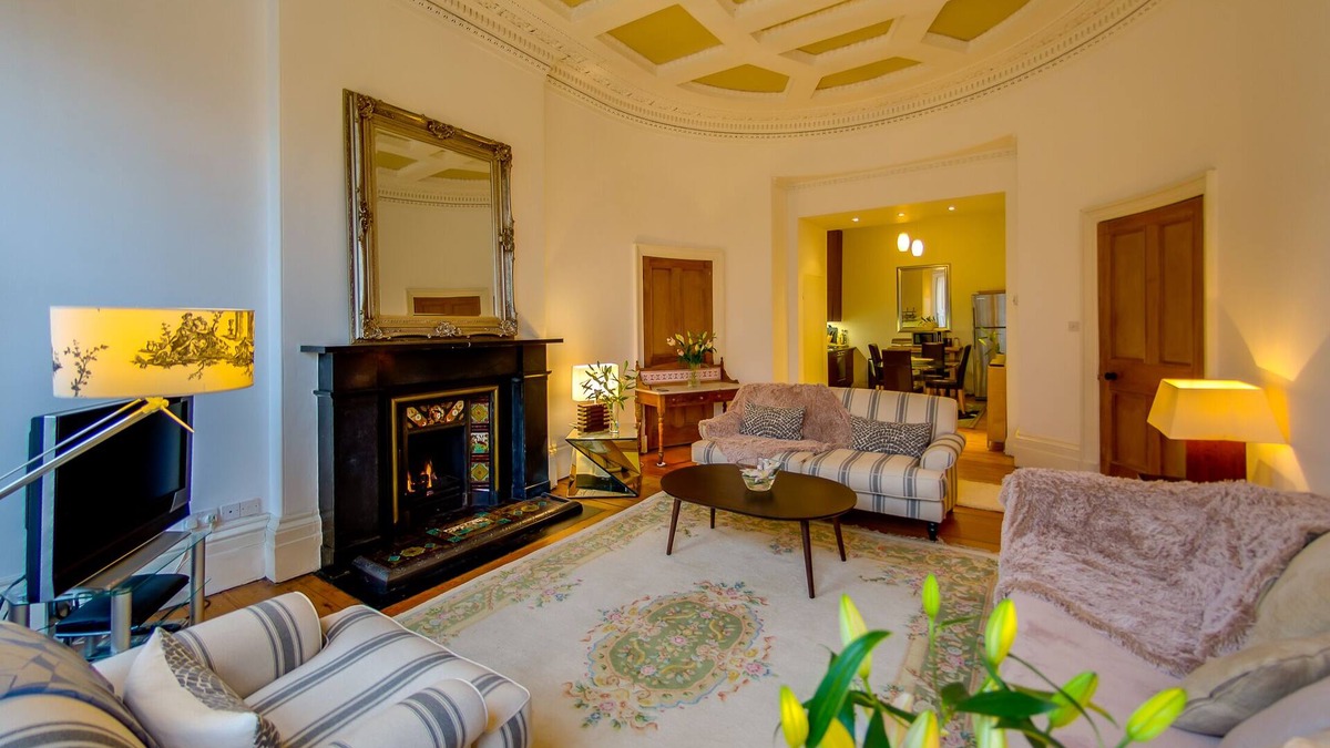 Leith Apartment | Over looking park land - "Leith-Links", the original home of golf!