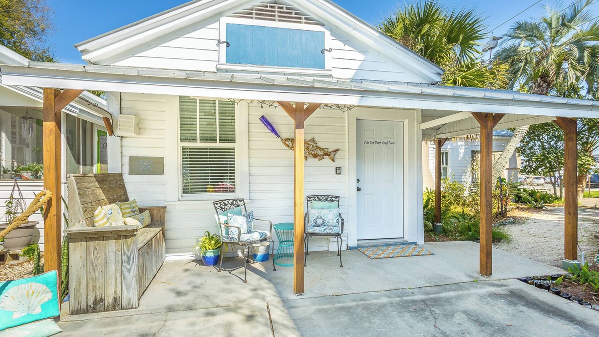 Historic Downtown Apalachicola Cottage | Over the Moon Guest Suite at Blue Moon Inn. Walk everywhere!