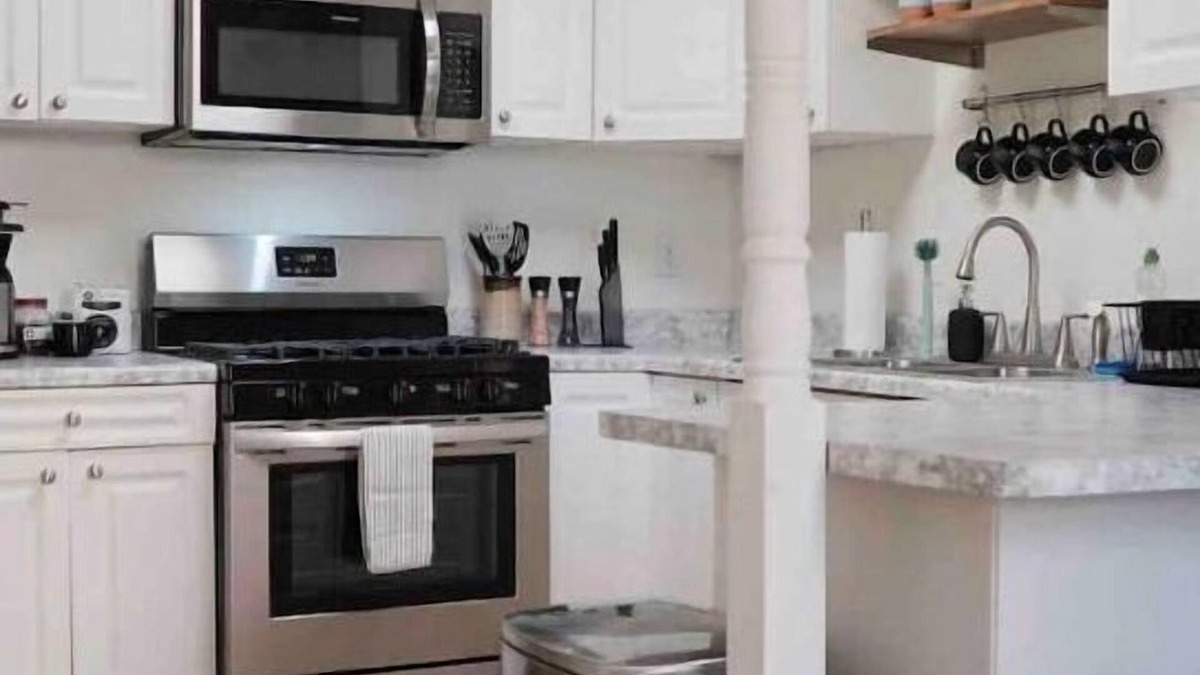 Thomas Apartment | Over the Top - Entire Apartment In Thomas