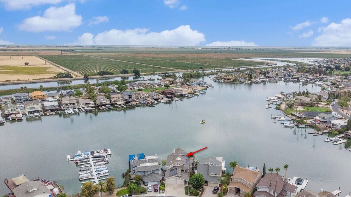 Discovery Bay House | Over the water experience in Biggest Bay/w Water Toys, Beach nearby. Waterfront