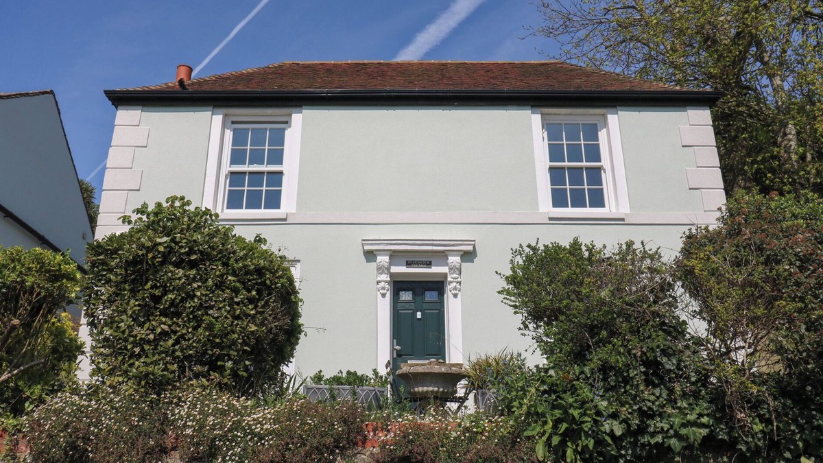 Hythe Cottage | OVERCHURCH, pet friendly, character holiday cottage in Hythe