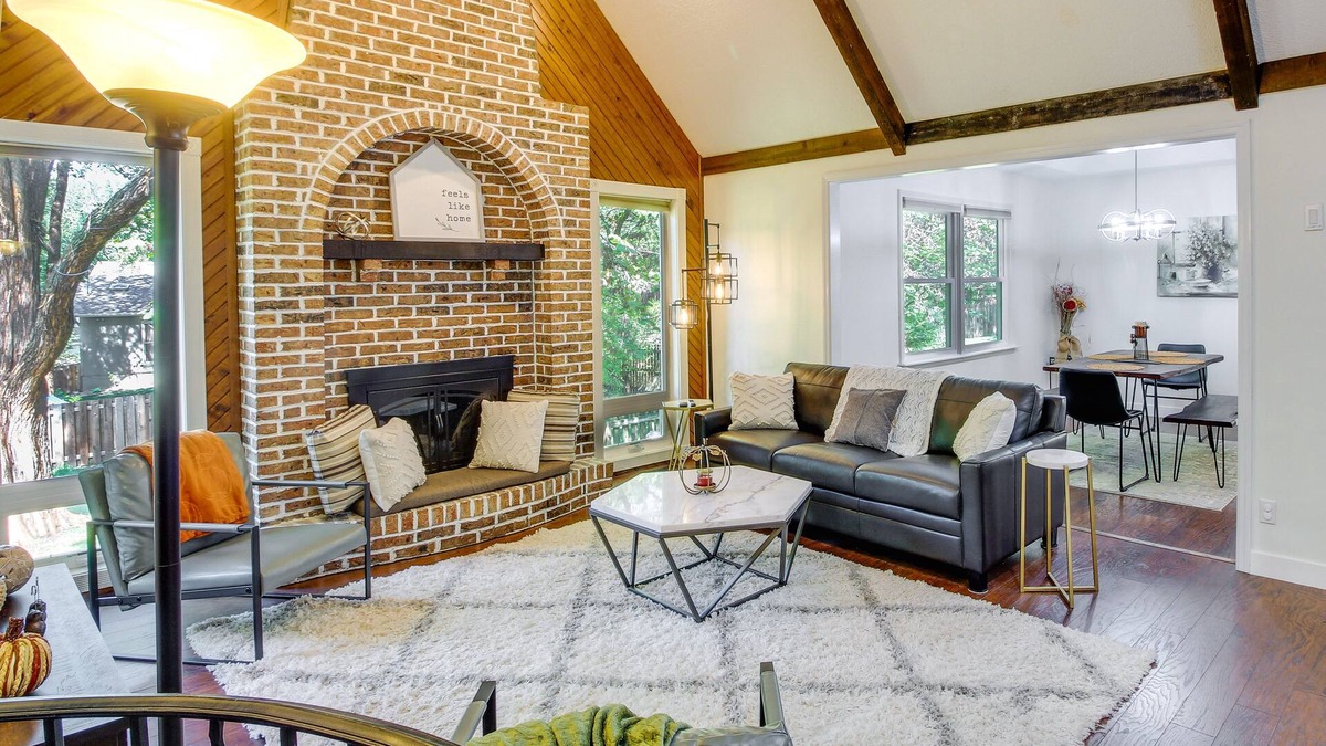 Overland Park House | Overland Park Home w/Fenced-In Yard & Gas Grill!