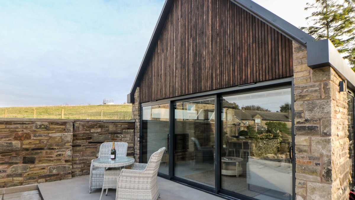 Little Hayfield Cottage | OVERLEA COACH HOUSE, romantic, luxury holiday cottage in Hayfield
