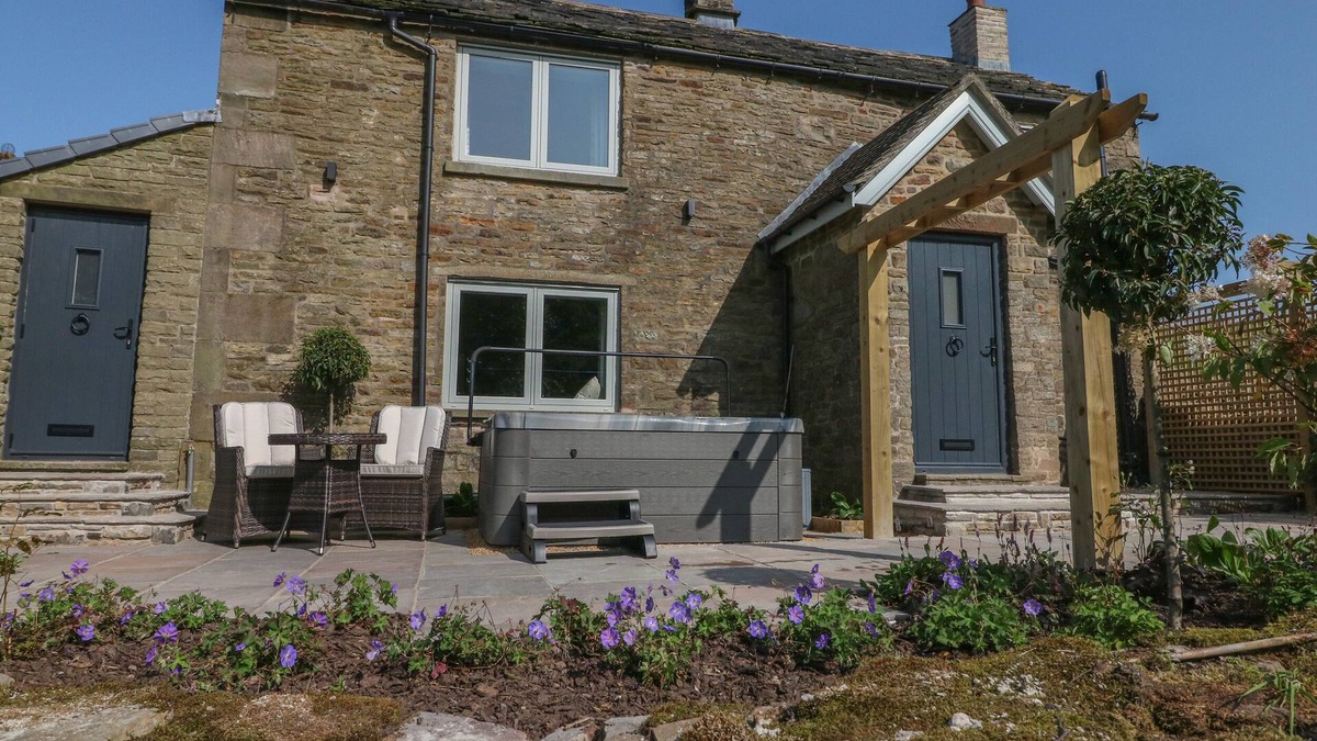 Little Hayfield Cottage | OVERLEA COTTAGE, romantic, luxury holiday cottage in Hayfield