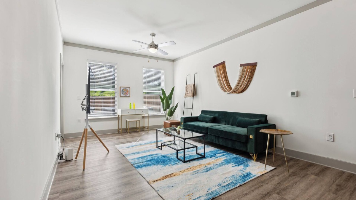 Farragut Apartment | Overlook 3005 Luxe Modern Corporate 2Bd Apt