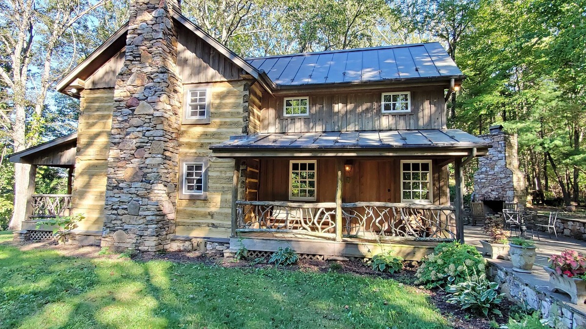 Bent Mountain Cabin | Overlook Cabin Atop the Blue Ridge Mountains