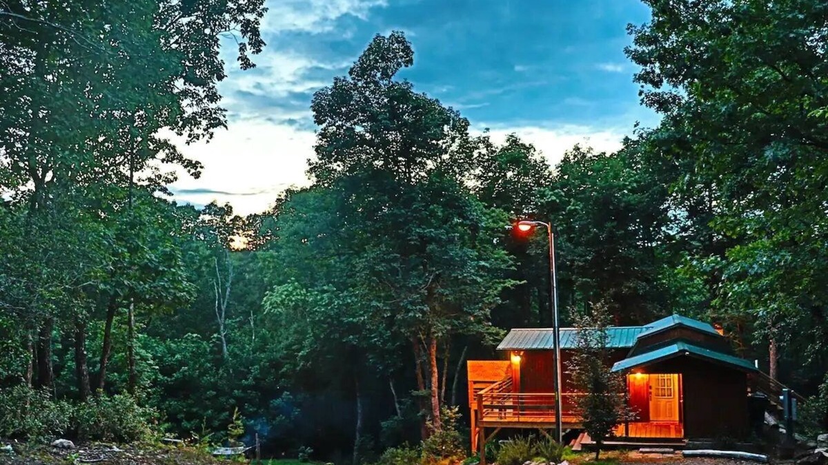 Clarkesville Cabin | Overlook National Forest, Cozy cabin with hot tub and firepit.