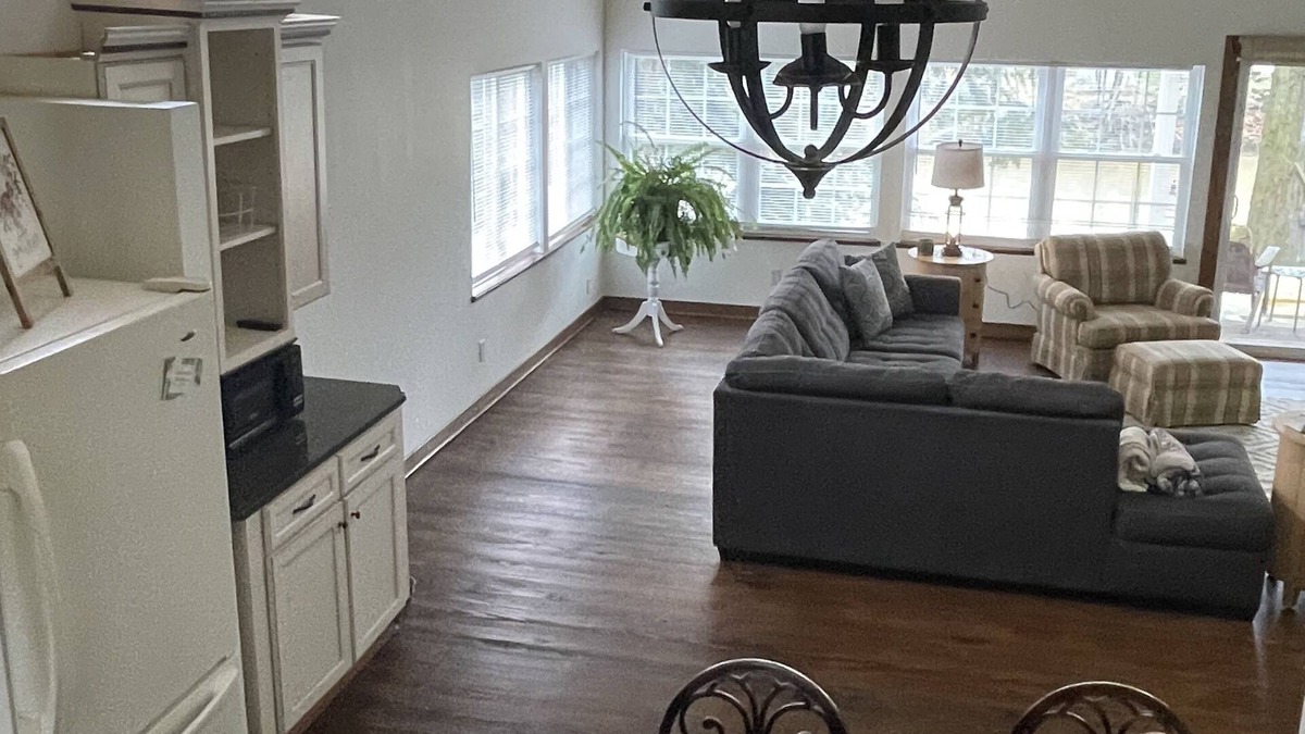 Austinburg House | Overlook the beauty of The Grand River