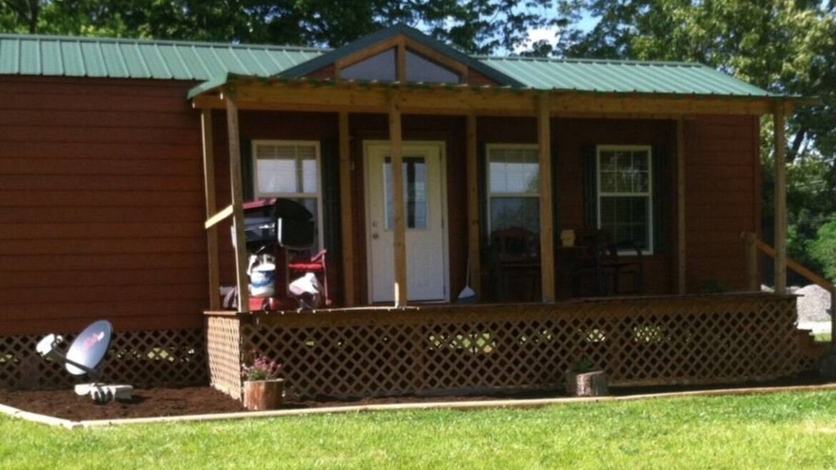 Byrdstown Cabin | Overlooking a Slice of Heaven Near Dale Hollow Lake - Unit A - Pet Friendly