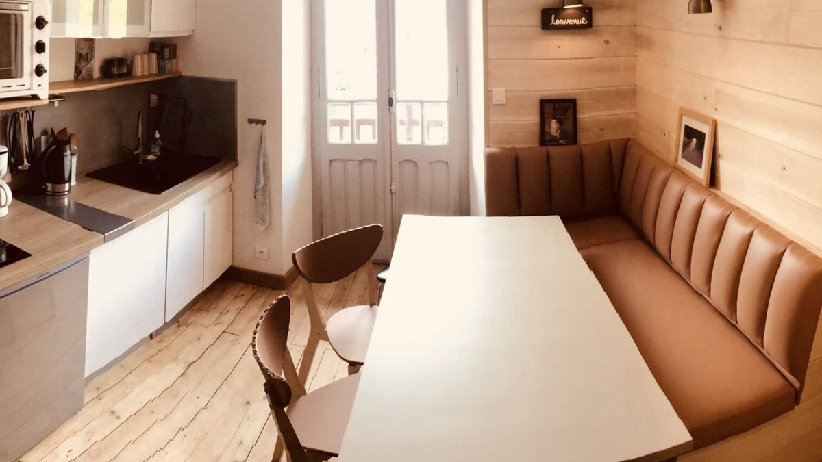 Les Tines Apartment | Overlooking Mont Blanc, 2km from Chamonix, hiking departures, ski bus shuttle