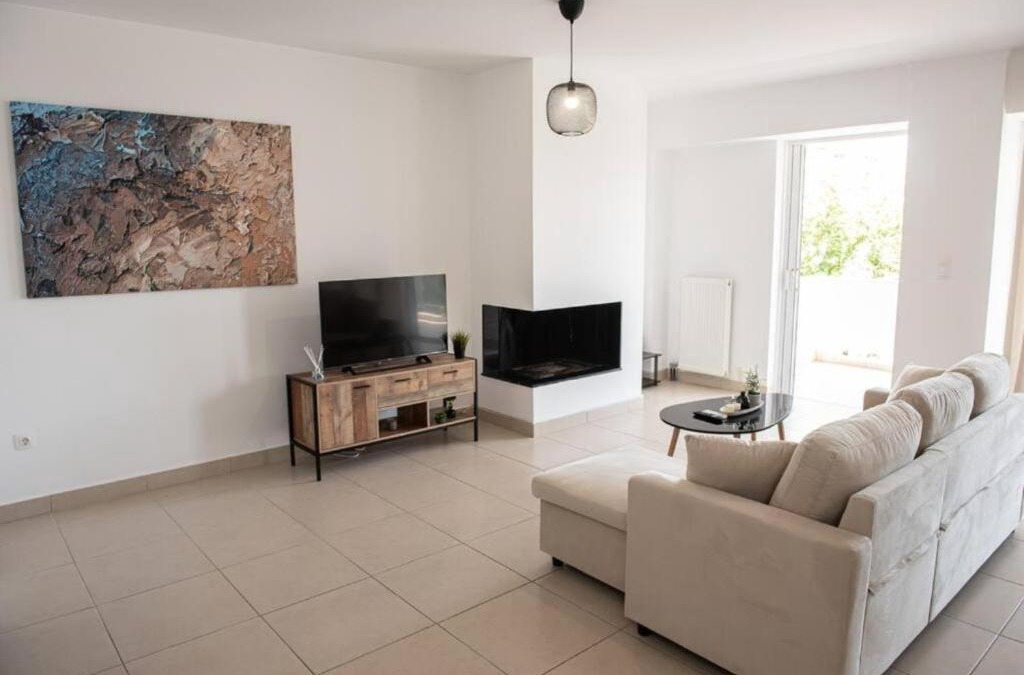 Keratsini-Drapetsona Apartment | Overlooking park flat close to the Piraeus Port-(DRAP-A7)