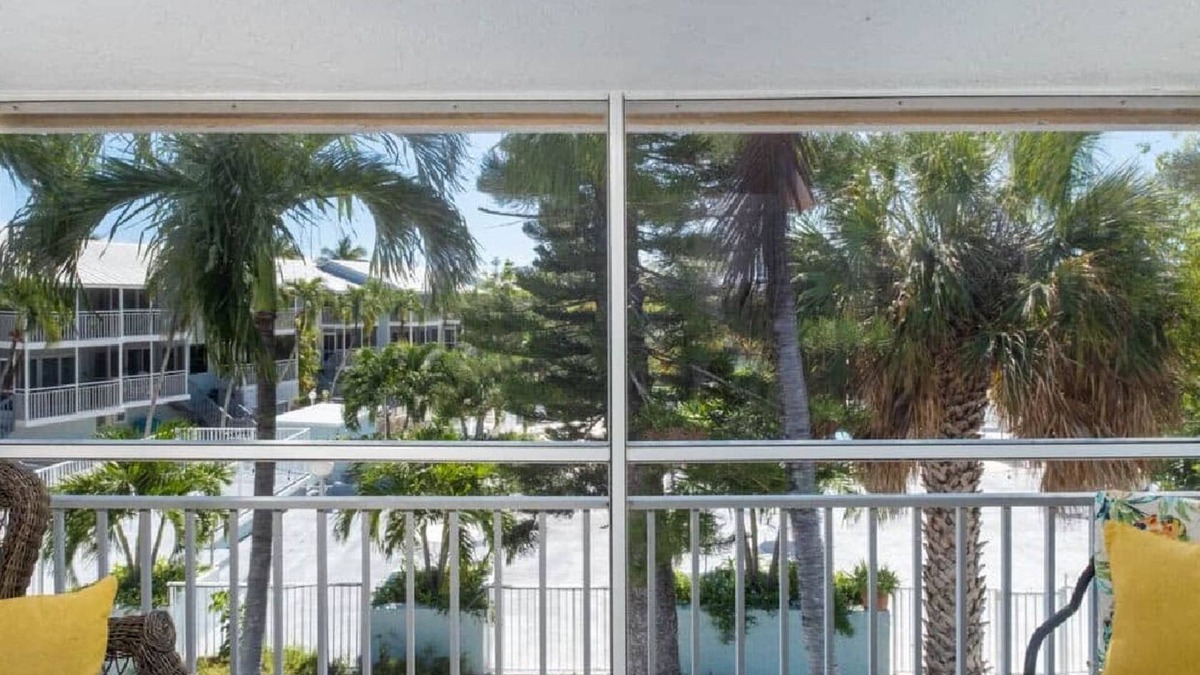 Key Largo Villa | Overlooking Pool Free Golf Cart Free Kayaks Pickleball