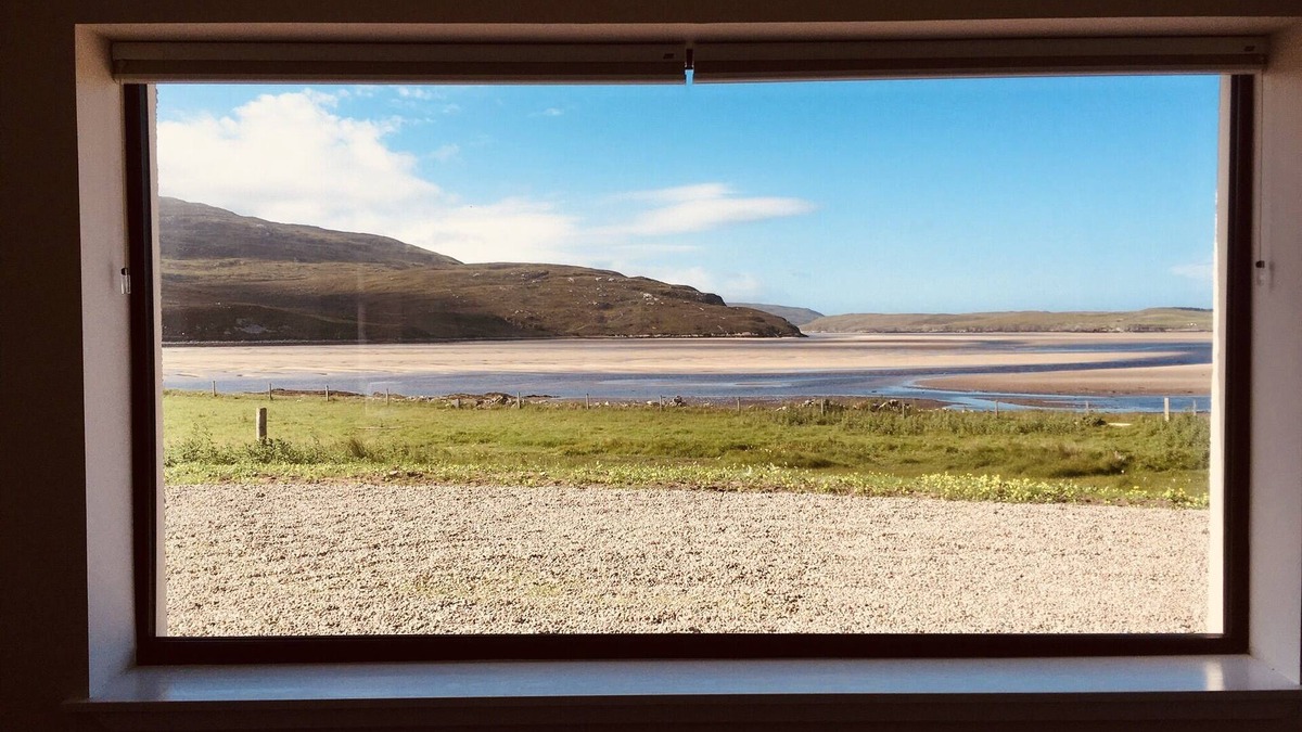Durness Cottage | Overlooking the Kyle of Durness with an ever changing tideline. Pet friendly!