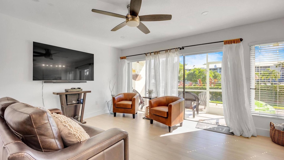 Key Largo House | Overlooking the Lagoon and Pool Includes Use of Golf Cart & 2 Kayaks