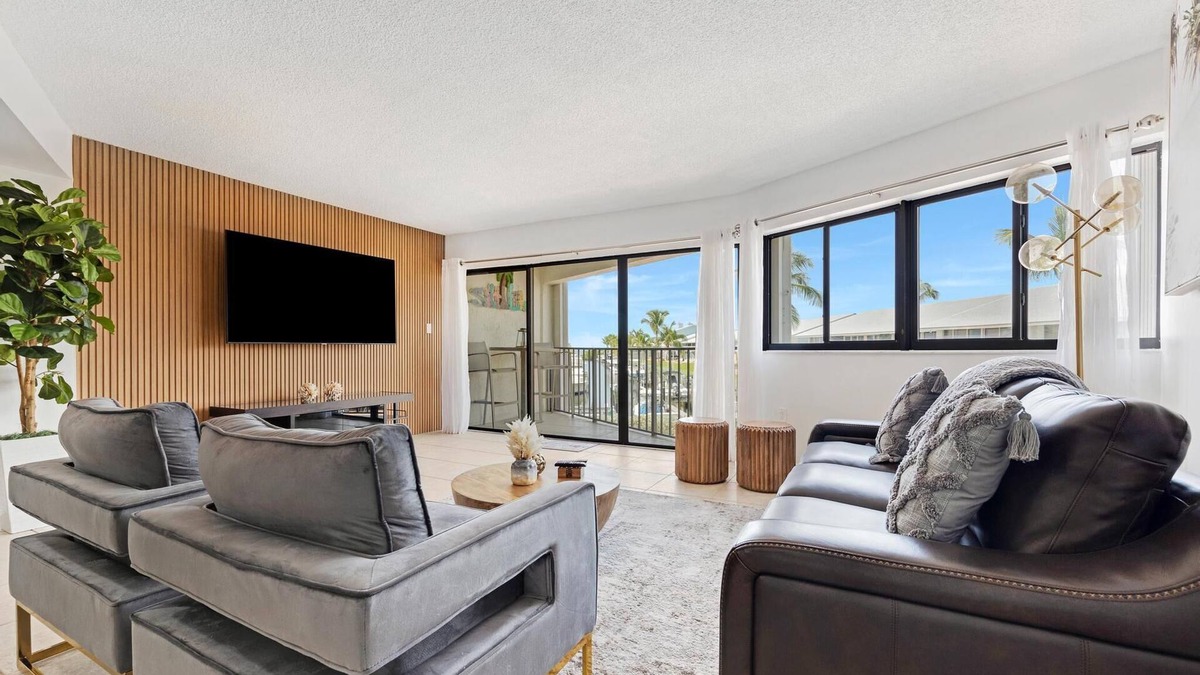 Key Largo Condo | Overlooking The Marina and Ocean Includes Use of Golf Cart Pet-Friendly