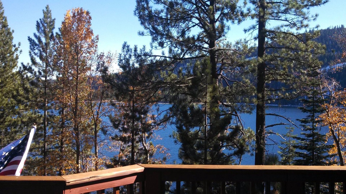 Truckee Cabin | Overlooks Donner Lake