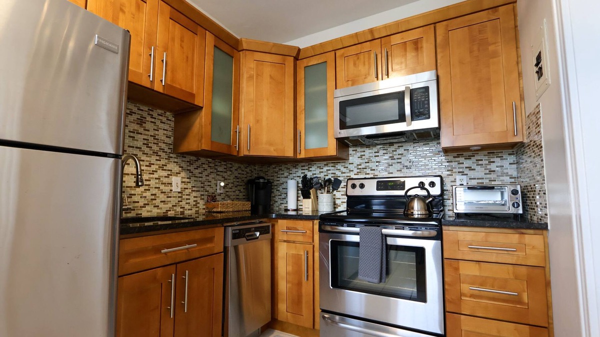 Cleveland Circle Apartment | Oversized 1Bed w/Outdoor Pool & Elevator
