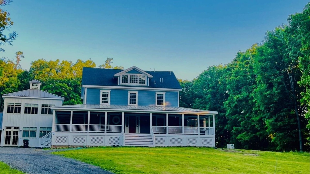 Ulster Park House | Oversized Country house, Quiet Retreat & Gathering space ~NEW !