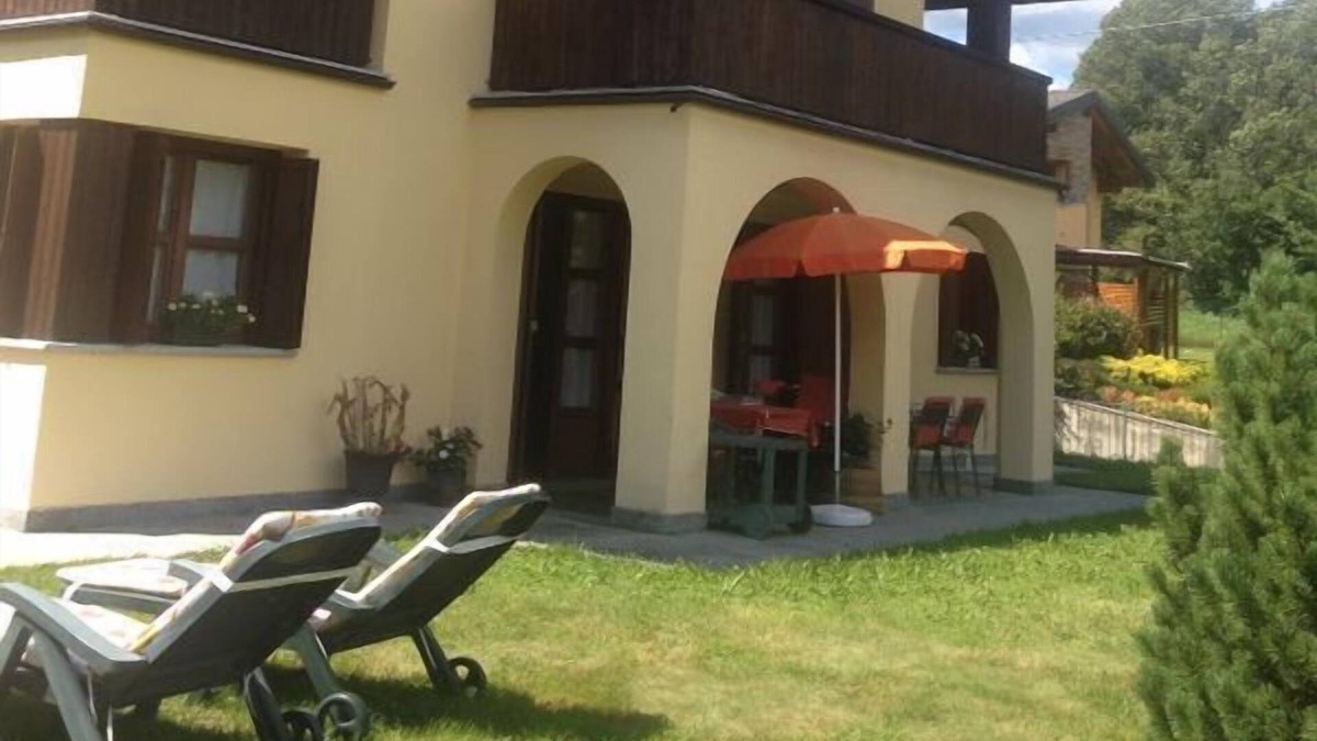 Cremeno Ski Chalet | Overview villa consists of three independent apartments with private garden