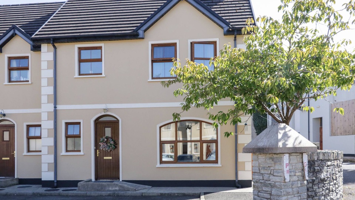 Ardara Cottage | OWEN TUCKER VIEW HOUSE, pet friendly in Ardara, County Donegal