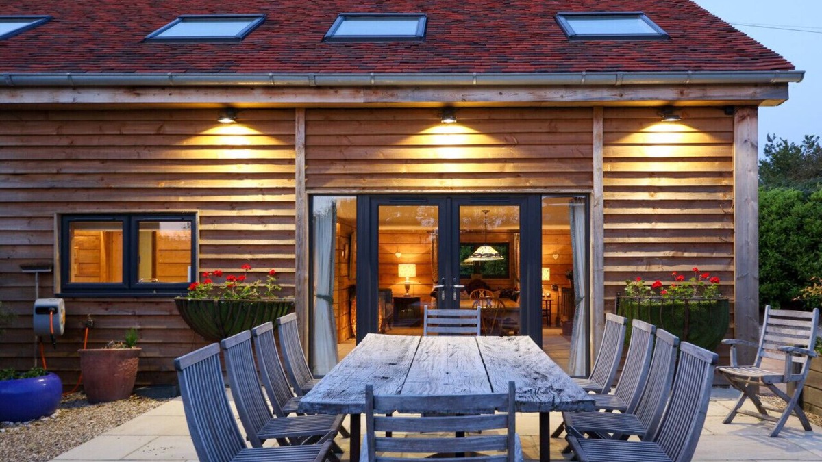 Cuddesdon House | Owl Barn, Sleeps 10 guests, pet friendly