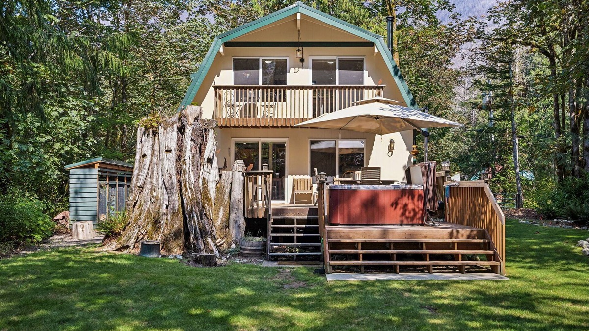 Baring House | Owl Be Back 2.0 private riverfront getaway