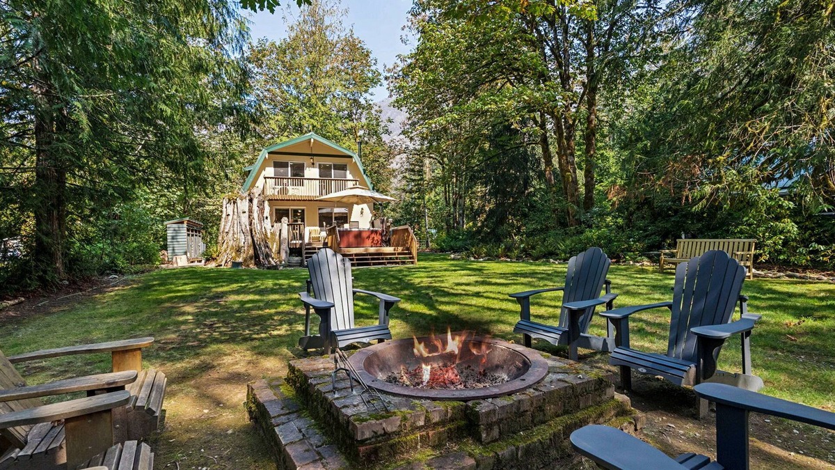 Baring House | Owl Be Back Spacious, peaceful, private riverfront
