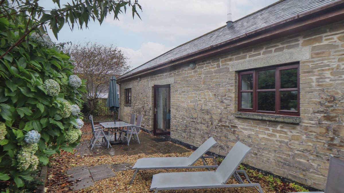 Pelynt Cottage | OWL COTTAGE, pet friendly, with open fire in Pelynt