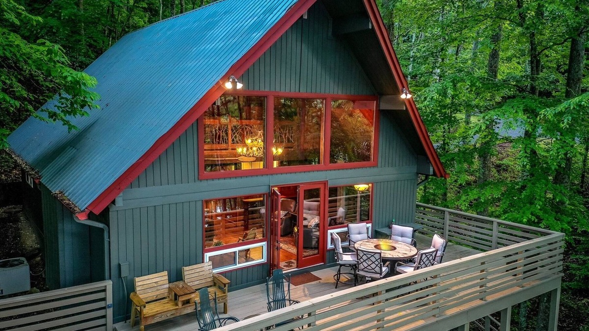 Walnut Mountain Cabin | Owl`s Nest Cabin- Charming Private Setting on Stocked Pond in Walnut Mountain