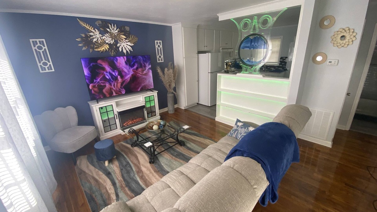 Lincolnton House | Owl's Nest - Interactive Art - Nintendo - Large Parking Area