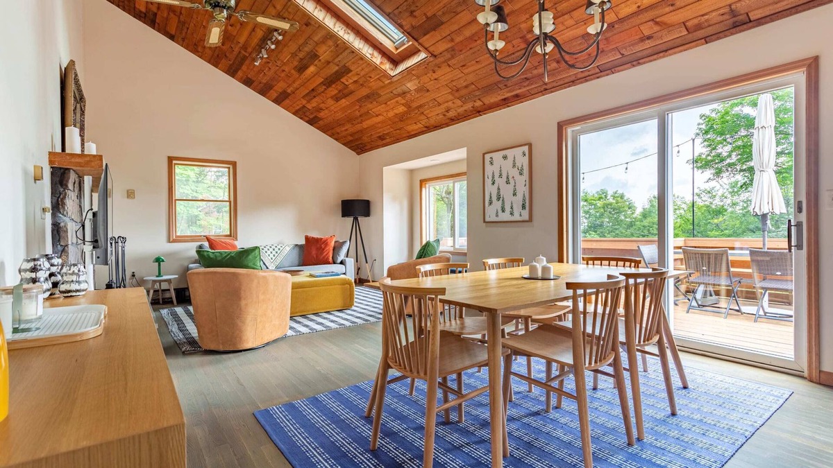 Highmount House | Owl's Perch - 10 Mins to Belleyare for Hiking + Skiing