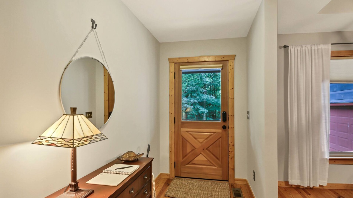 Ellijay Cabin | Owl's Rest - with Hot Tub - Delightful Cabin Blue Ridge and Ellijay