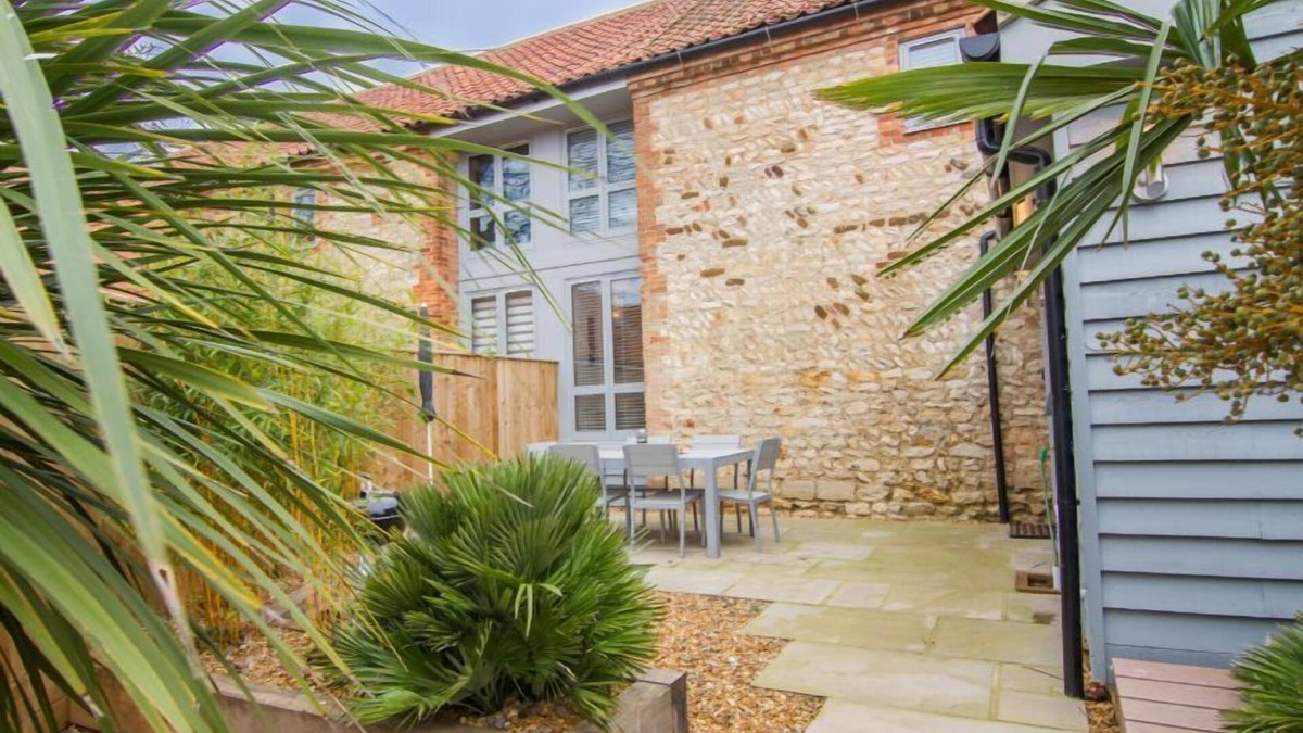 Heacham House | Owlets at Mulberry Barn, Heacham, Norfolk