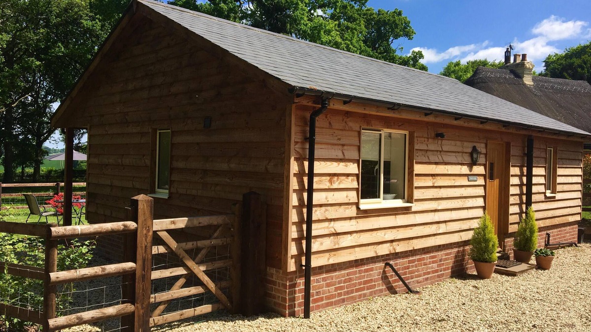 Farley Cottage | Owls Lodge - a peaceful retreat for two