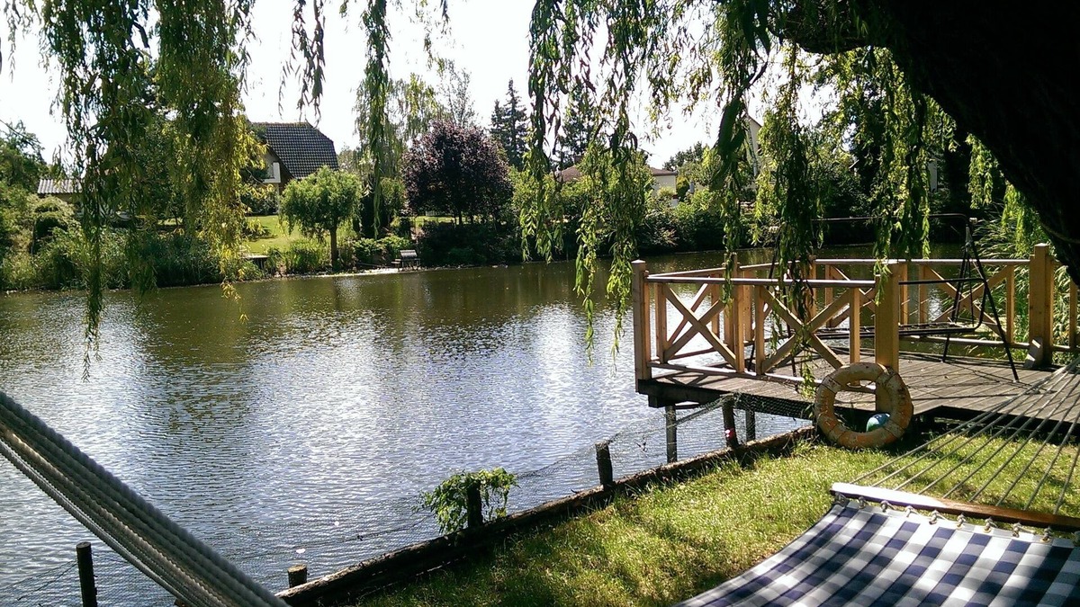 Koenigs Wusterhausen House | own house at kl. private lake south of Berlin/surrounding areas with water access