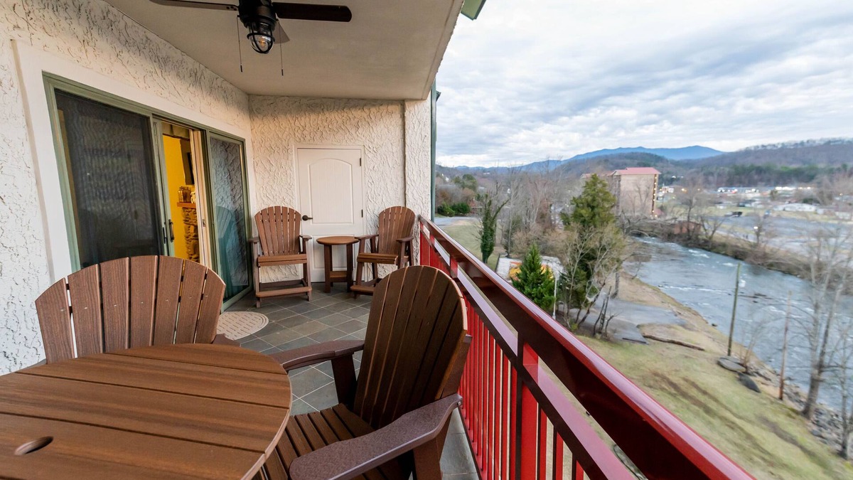 Pigeon Forge Condo | Owner Managed 3 Bedroom Luxury Condo with River View
