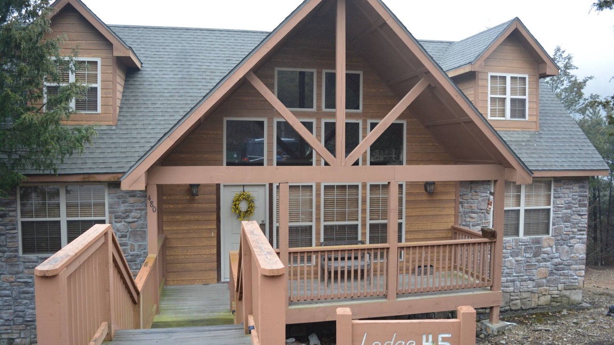 Branson West Cabin | OWNER PAYS PARKING FEES. Family Friendly Lodge Nestled in the Woods