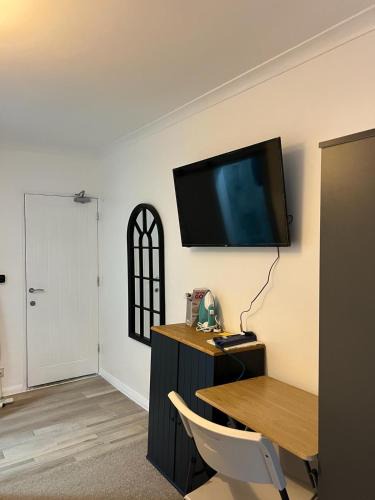 Forest Gate House | Oxborne Rooms UK - Wyatt