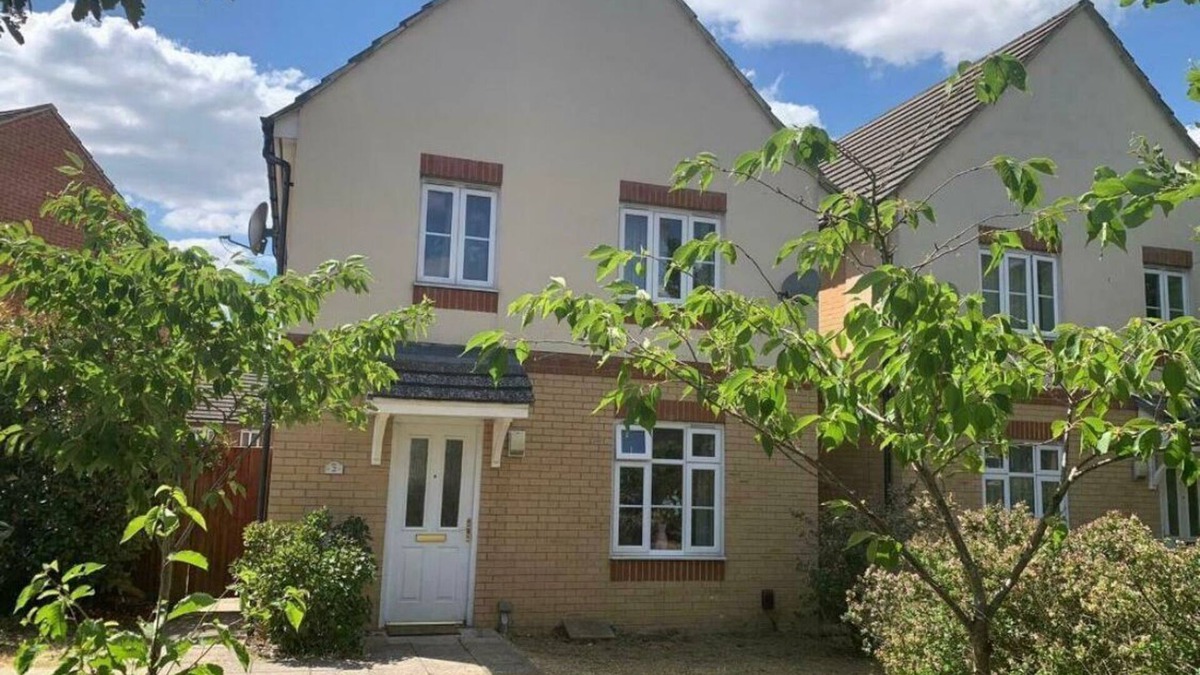 Iffley House | Oxford four beds family and pets friendly home with driveway parking