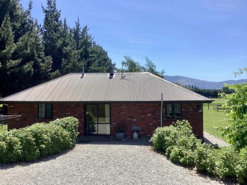Mount Olympus Ski Field House | Oxford Holiday Cottage