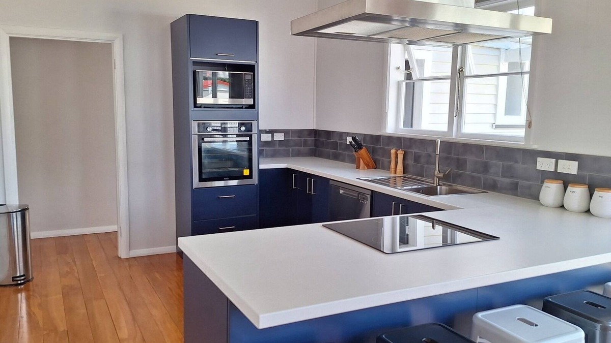 Martinborough House | Oxford Retreat (2 min walk to Square), Spacious house, short walk to the Square, sleeps 12