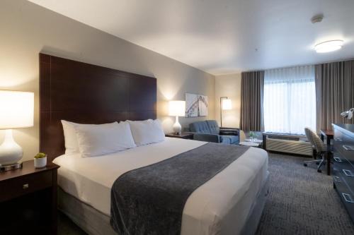 Hayden Island Hotel | Oxford Suites Portland - Jantzen Beach