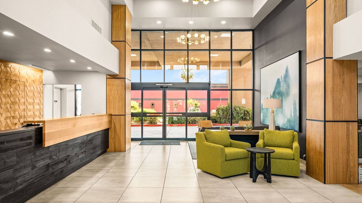 Redding Hotel | Oxford Suites Redding