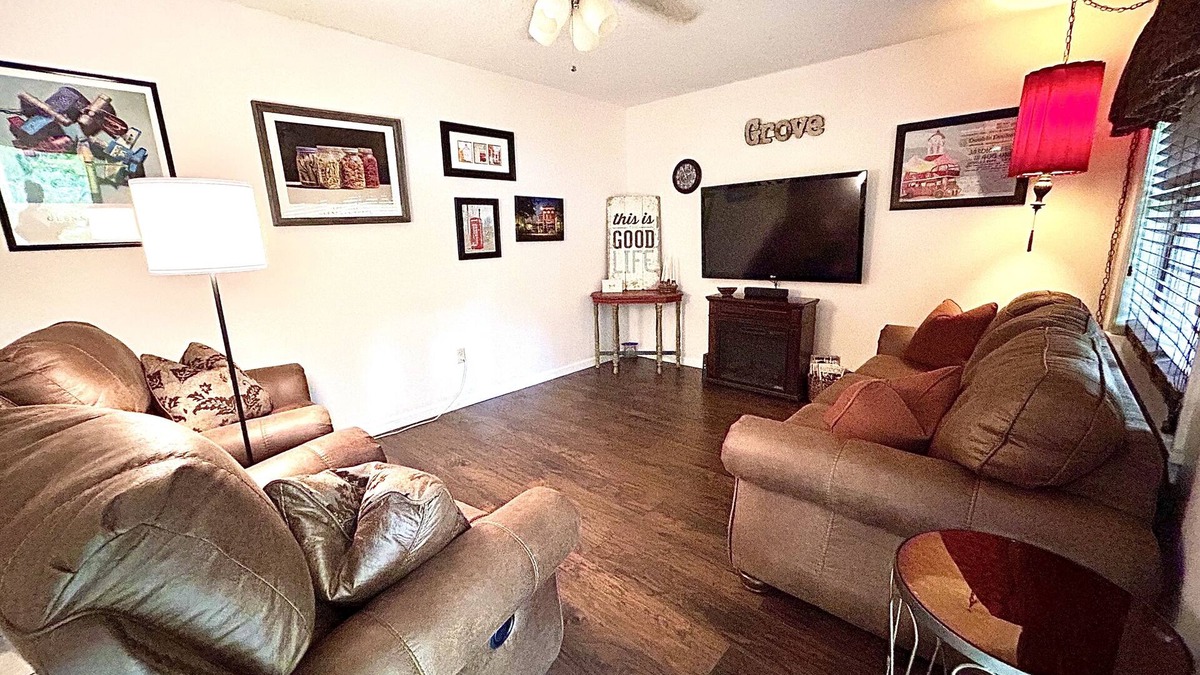 University Hills Condo | Oxford Town-Close to Campus and Walking Trails-New Furniture!