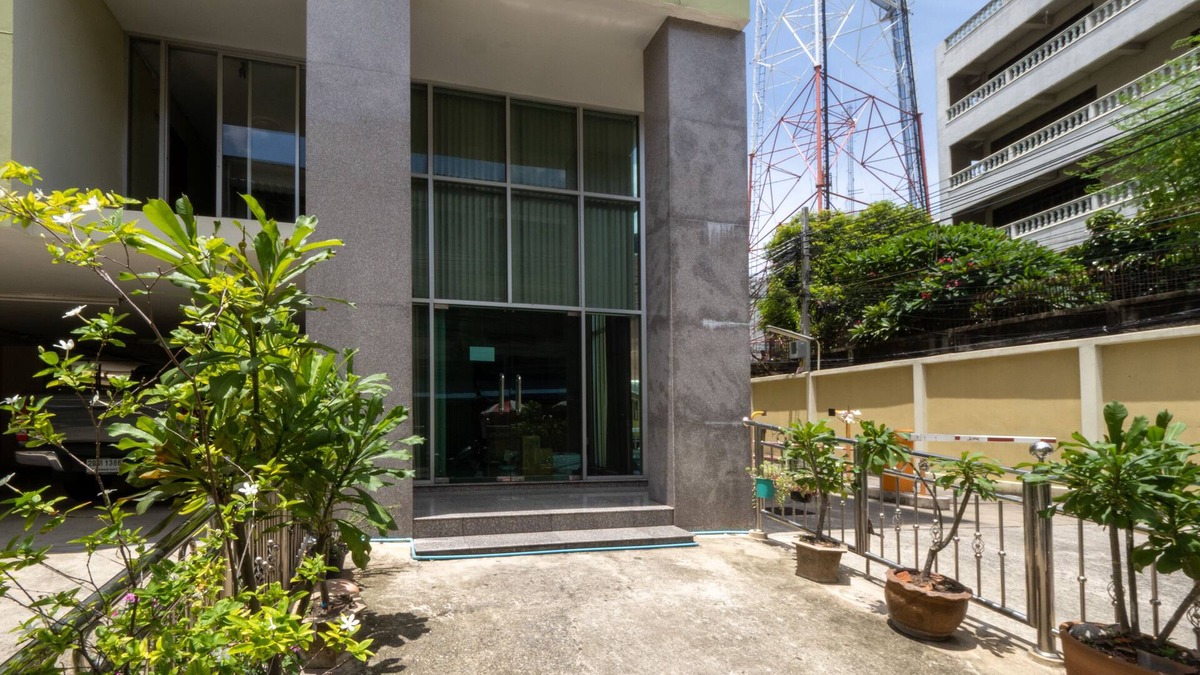 Bang Khun Phrom House | OYO 1071 Baan Tevej