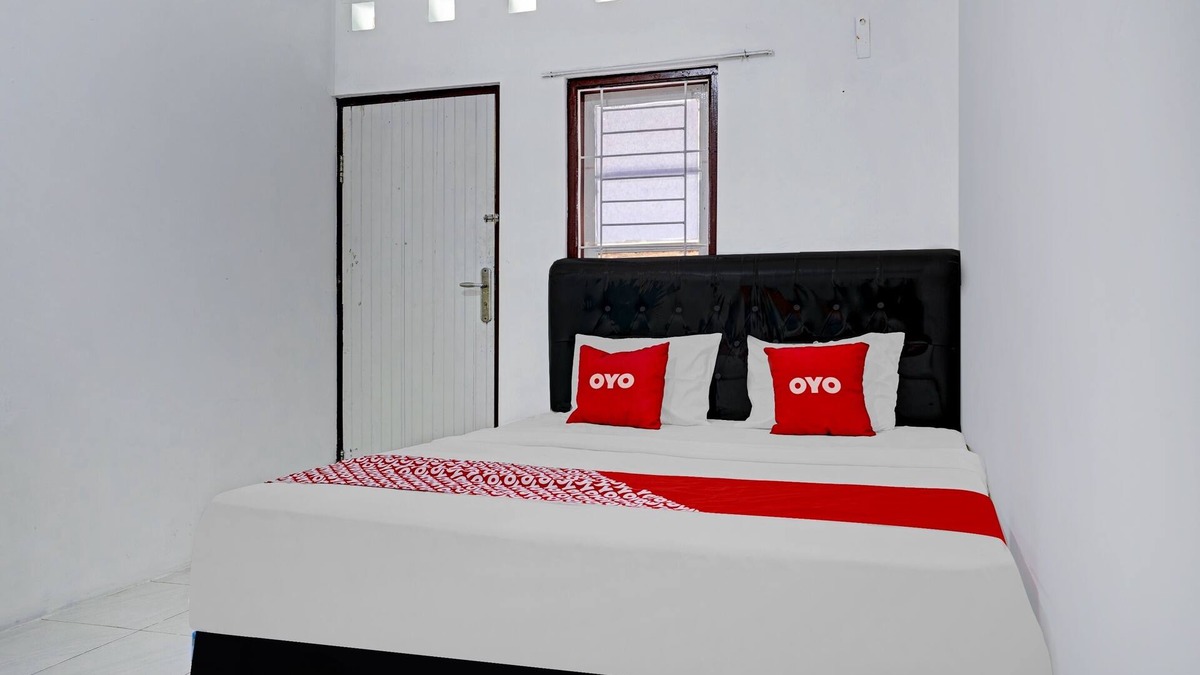 North Cirebon Hotel | OYO 90571 Dewi Guest House Syariah